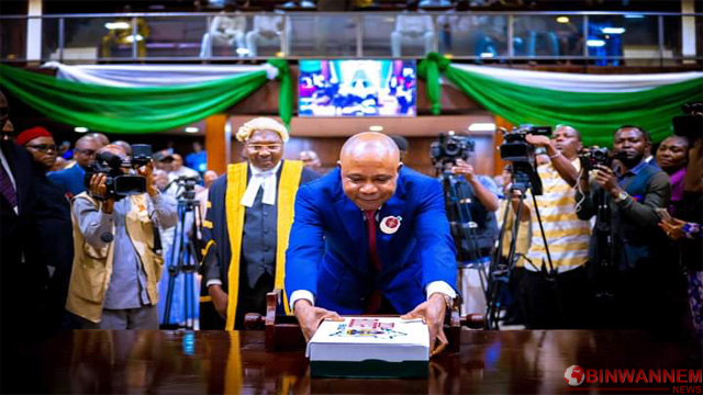 Governor of Enugu State, Dr. Peter Mbah, has presented a N521.5 billion (N521,561,386,000) budget for the 2024 fiscal year before the Enugu State House of Assembly.